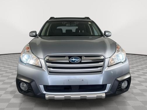 Ice Silver Metallic 2013 Subaru Outback 2.5i Limited