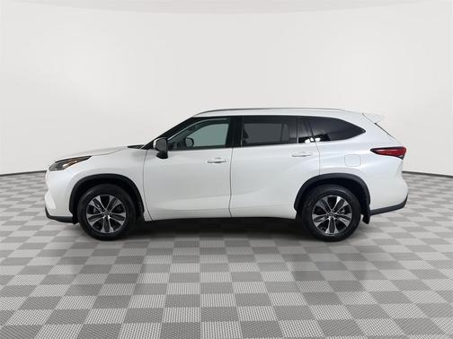Blizzard Pearl 2021 Toyota Highlander XLE