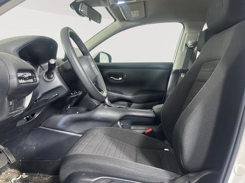 Platinum White Pearl 2023 Honda HR-V LX