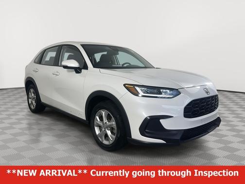 Platinum White Pearl 2023 Honda HR-V LX