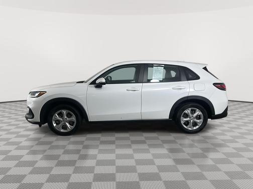 Platinum White Pearl 2023 Honda HR-V LX