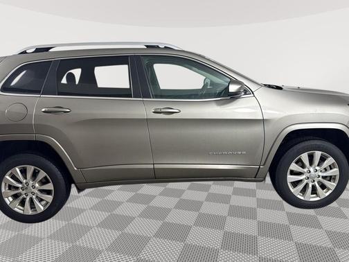 2017 Jeep Cherokee Overland