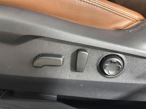 Crystal White Pearl 2023 Subaru Outback Touring XT