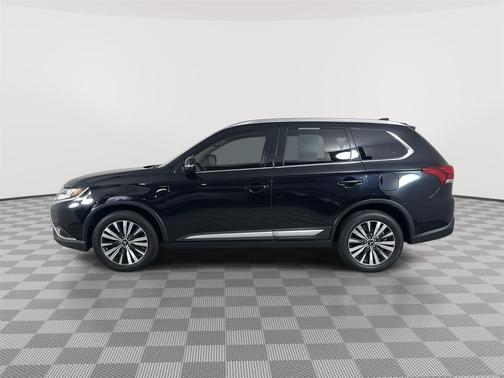 Labrador Black Metallic 2020 Mitsubishi Outlander SEL