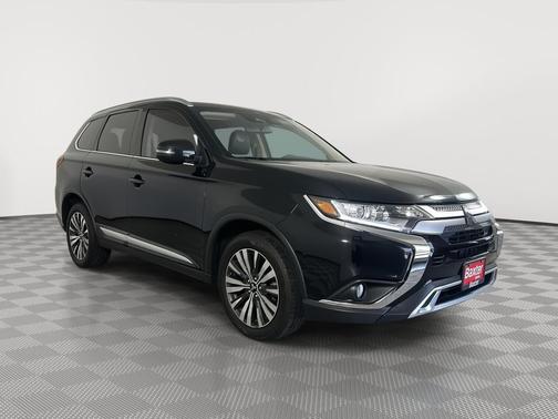 Labrador Black Metallic 2020 Mitsubishi Outlander SEL