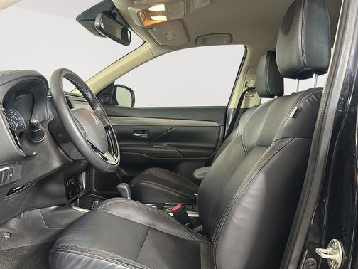 Labrador Black Metallic 2020 Mitsubishi Outlander SEL