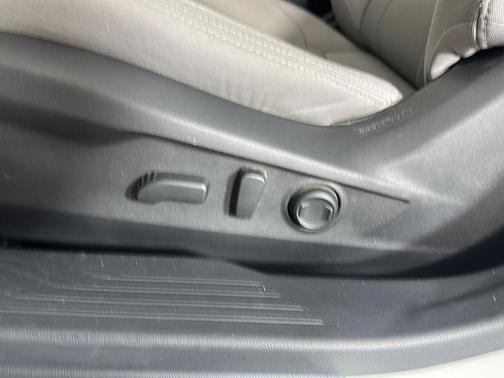 Crystal White Pearl 2024 Subaru Legacy Premium