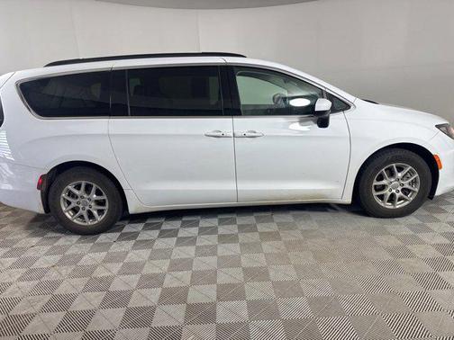 2020 Chrysler Voyager LXI