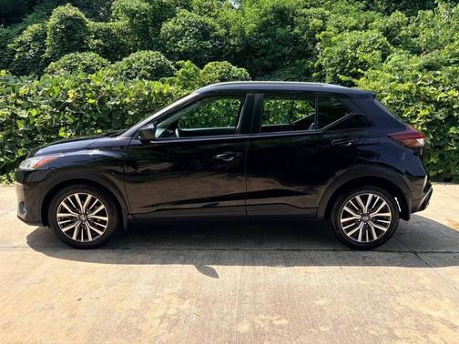 Super Black 2021 Nissan Kicks SV