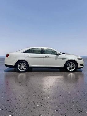 Oxford White 2015 Ford Taurus SEL