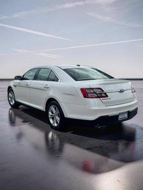 Oxford White 2015 Ford Taurus SEL