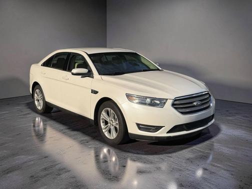 Oxford White 2015 Ford Taurus SEL