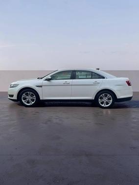 Oxford White 2015 Ford Taurus SEL
