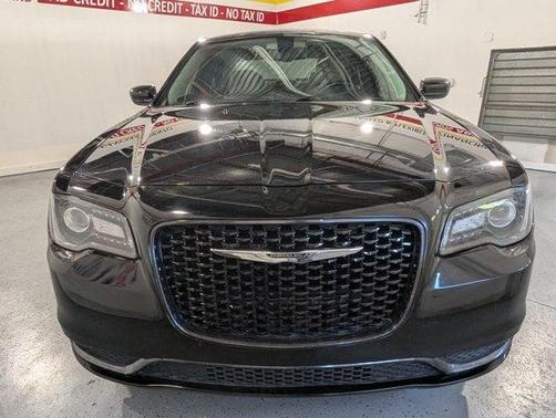 2017 Chrysler 300 Limited