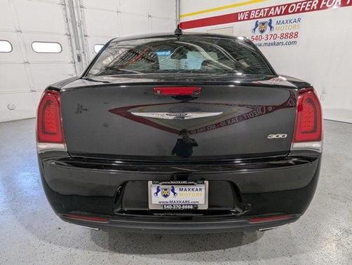 2017 Chrysler 300 Limited