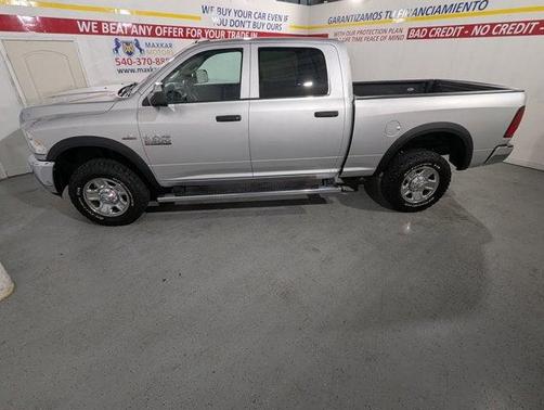 2018 RAM 2500 Tradesman Crew Cab 4x4 6'4' Box