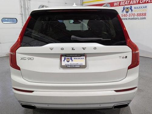 2016 Volvo XC90 T6 Momentum