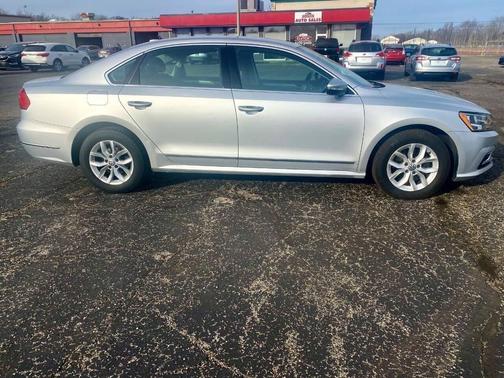 2016 Volkswagen Passat 1.8T S