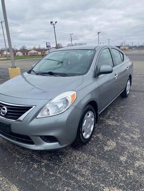 Magnetic Gray 2014 Nissan Versa 1.6 SV
