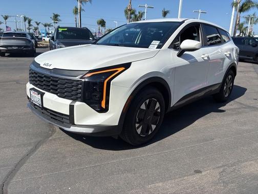 Snow White Pearl 2026 Kia Sportage Hybrid LX