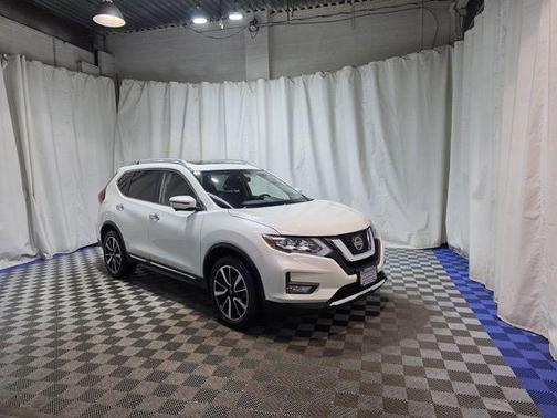 Pearl White 2018 Nissan Rogue SL