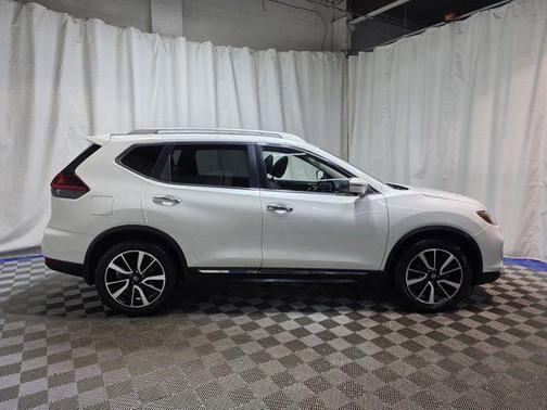 Pearl White 2018 Nissan Rogue SL