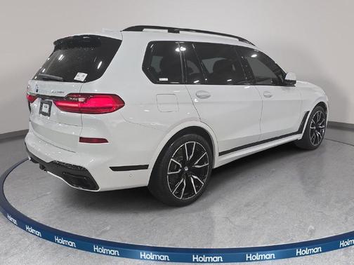 Mineral White Metallic 2022 BMW X7 xDrive40i