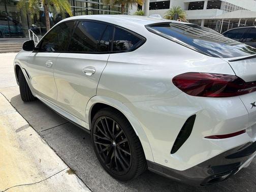 Mineral White Metallic 2024 BMW X6 xDrive40i