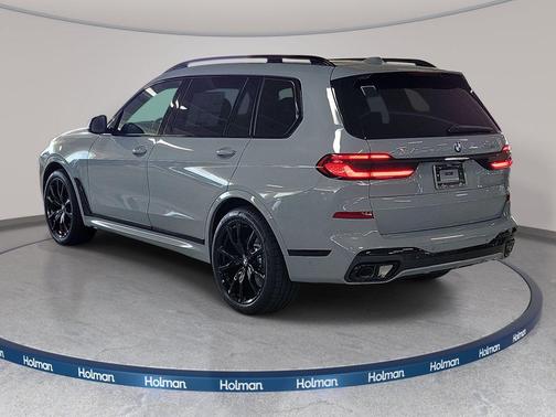 Gray Metallic 2027 BMW X7 xDrive40i
