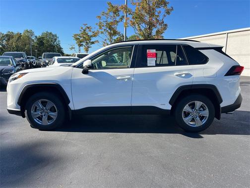 2025 Toyota RAV4 Hybrid XLE