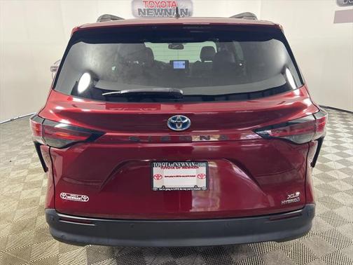 2021 Toyota Sienna XLE 8 Passenger