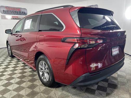 2021 Toyota Sienna XLE 8 Passenger