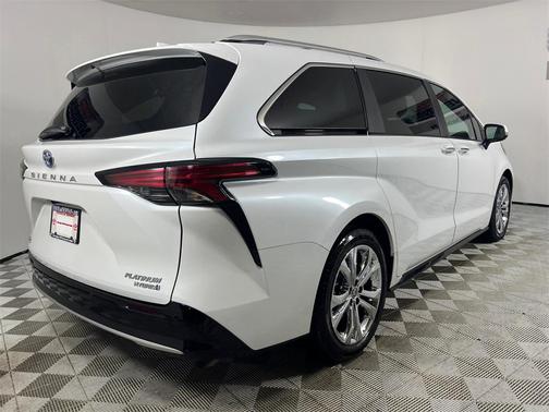 2024 Toyota Sienna Platinum 7 Passenger