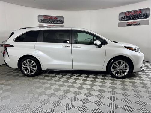 2024 Toyota Sienna Platinum 7 Passenger