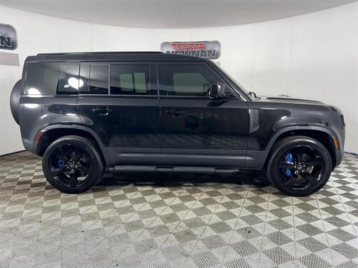 2023 Land Rover Defender 110 SE