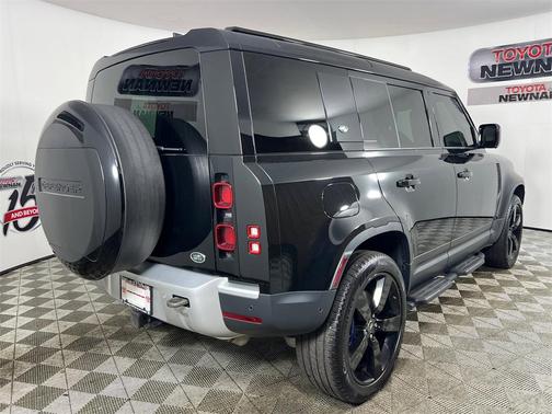 2023 Land Rover Defender 110 SE
