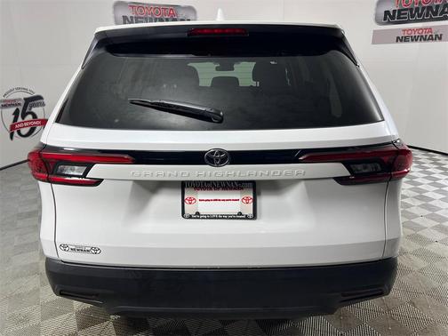 2025 Toyota Highlander LE