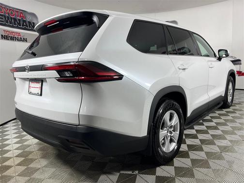 2025 Toyota Highlander LE