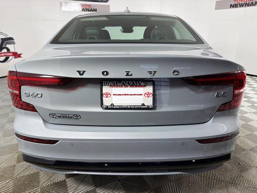 2024 Volvo S60 B5 Core Dark Theme