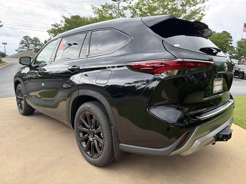 Midnight Black Metallic 2026 Toyota Highlander Platinum