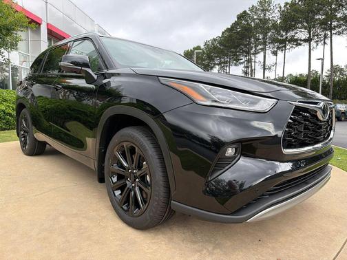 Midnight Black Metallic 2026 Toyota Highlander Platinum