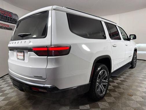 2024 Jeep Wagoneer L Series II 4x2