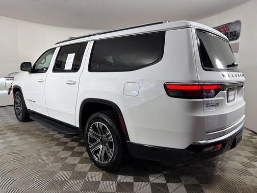 2024 Jeep Wagoneer L Series II 4x2