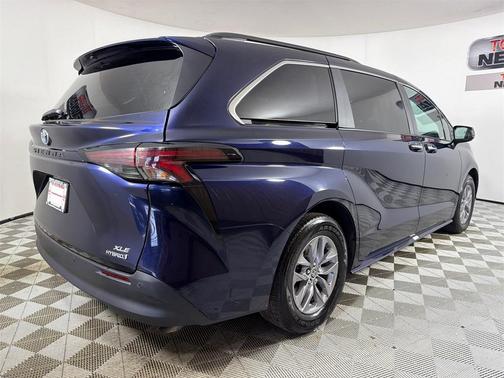 2024 Toyota Sienna XLE