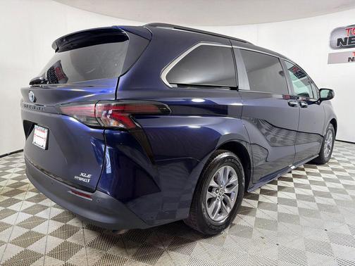 2024 Toyota Sienna XLE