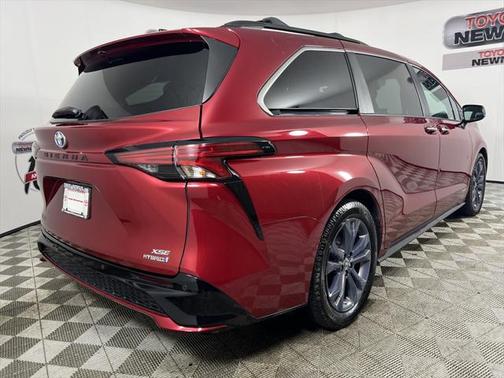 2021 Toyota Sienna XSE 7 Passenger