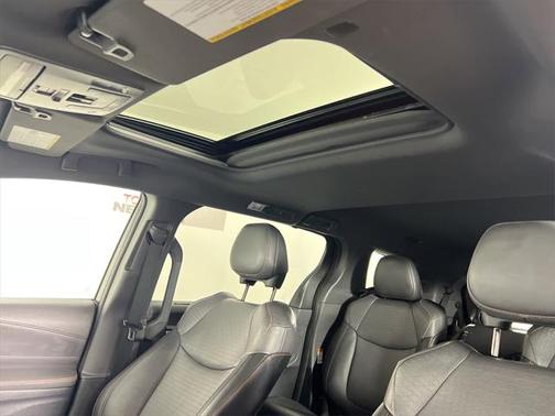 2021 Toyota Sienna XSE 7 Passenger
