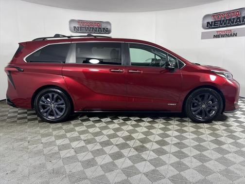 2021 Toyota Sienna XSE 7 Passenger