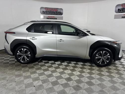 2025 Toyota bZ4X XLE