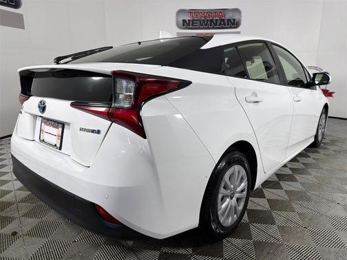 2022 Toyota Prius LE
